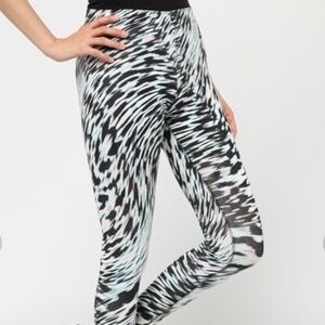 Nike Leg-A-See Wind Blur Graphic Print Leggings